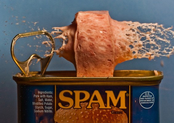 Предмети распрскани на милион парчиња