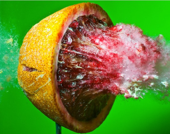 Предмети распрскани на милион парчиња