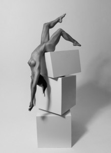 Величење на голото женско тело