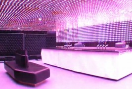 Диско светла кои играат заедно со вас