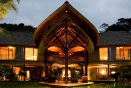 Раскошна куќа во облик на лист