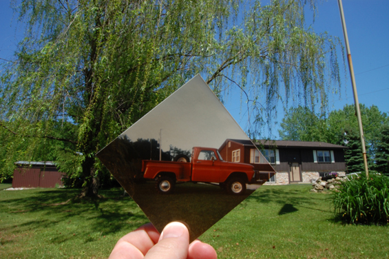 Фотографирани фотографии од минатото