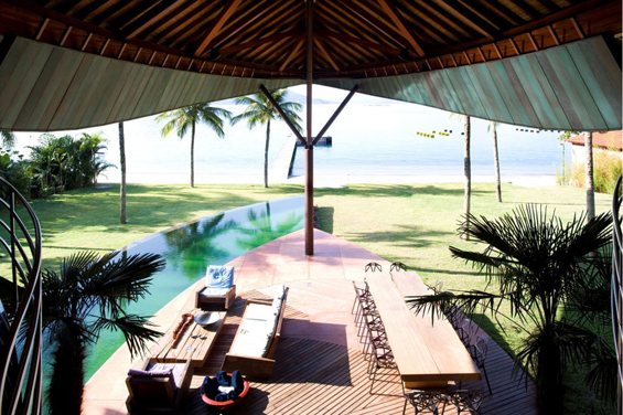 Раскошна куќа во облик на лист