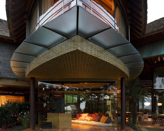 Раскошна куќа во облик на лист