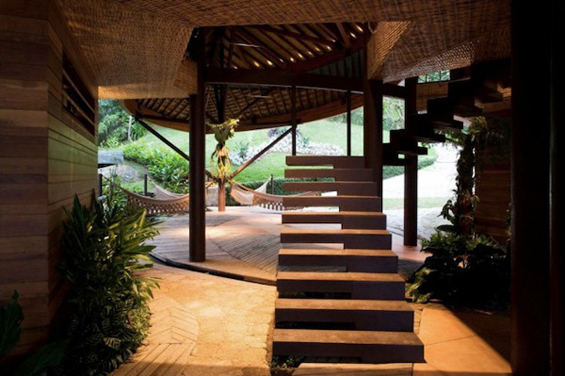 Раскошна куќа во облик на лист