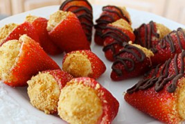 Јагоди полнети со чизкејк