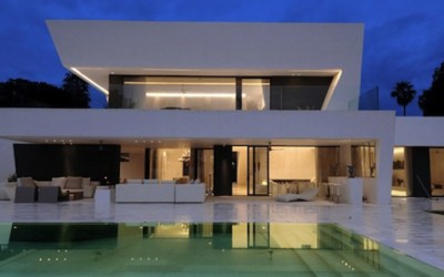 Елегантна бела куќа во Шпанија