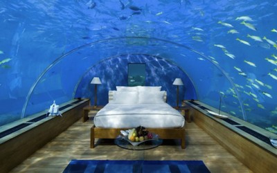 Спектакуларен хотел под вода на Малдивите