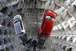 Стаклените автомобилски кули на „Фолцваген“