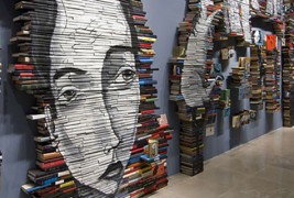 Уметност насликана на илјадници книги