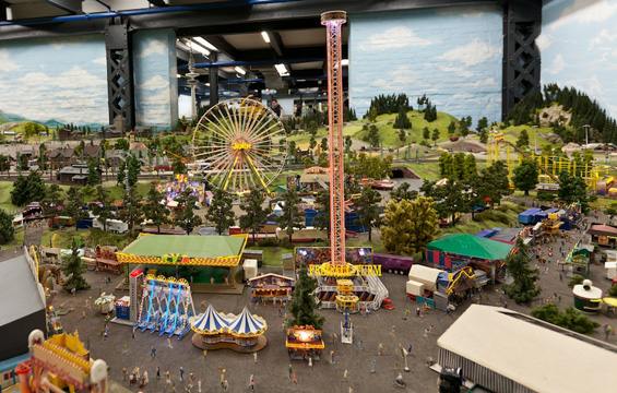 (1) Животот во еден минијатурен свет Животот во еден минијатурен свет