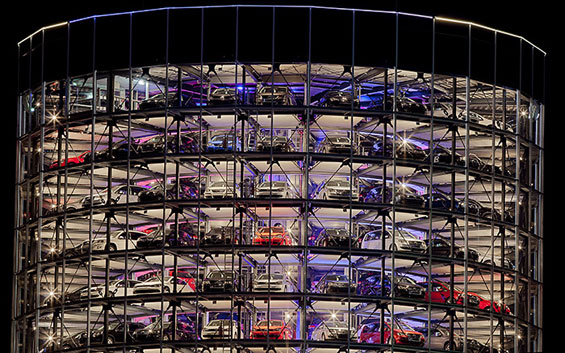 Стаклените автомобилски кули на „Фолцваген“