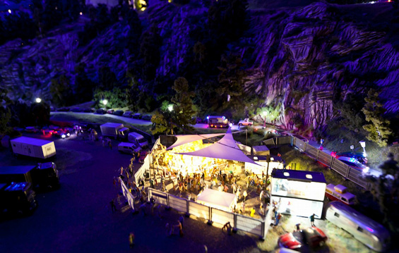 (18) Животот во еден минијатурен свет Животот во еден минијатурен свет