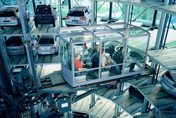 Стаклените автомобилски кули на „Фолцваген“