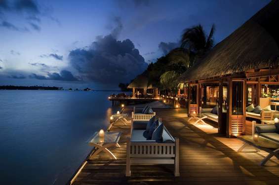 Спектакуларен хотел под вода на Малдивите