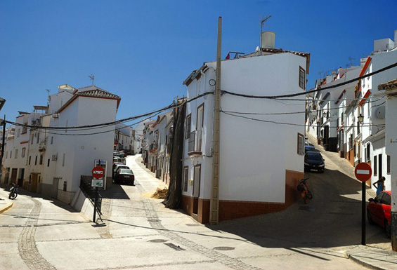 Прекрасното бело село во Шпанија