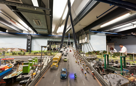 (8) Животот во еден минијатурен свет Животот во еден минијатурен свет