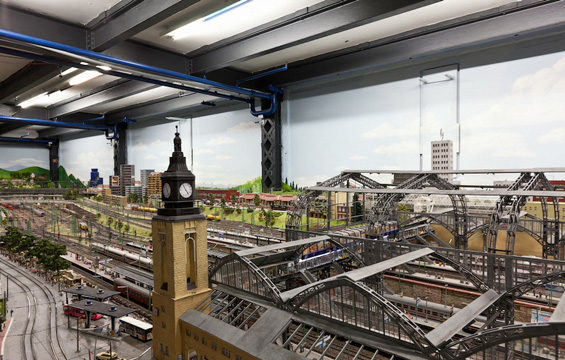 (9) Животот во еден минијатурен свет Животот во еден минијатурен свет