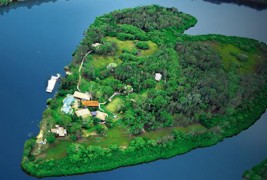 Изнајмете го островот во форма на срце