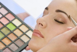 Како да ги пополните несовршеностите на вашите веѓи?