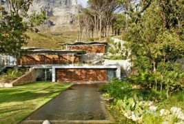 Планинска куќа која се вклопува во природниот амбиент