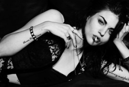 Сексапилна фото сесија на ќерката на Курт Кобејн