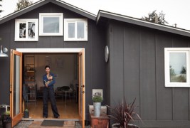 Гаража претворена во фантастична куќичка