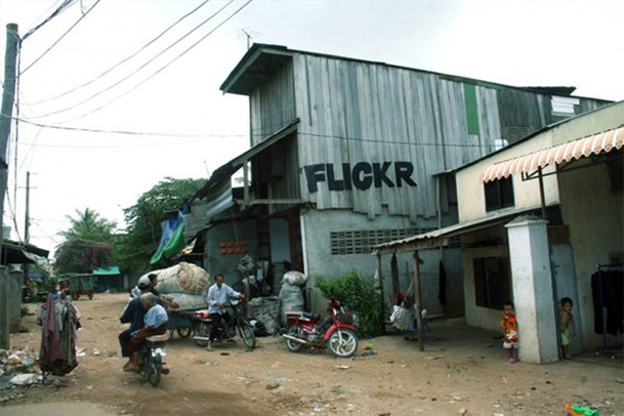 Познати брендови на чудни локации