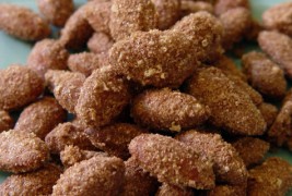 Зашеќерени бадеми со цимет