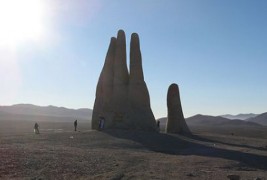 Џиновската рака во пустината Атакама, Чиле