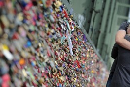 Мостот на љубовта и љубовните катанци во Келн