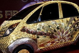 Најевтиниот автомобил во светот доби своја позлатена верзија