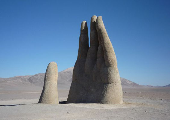 Џиновската рака во пустината Атакама, Чиле