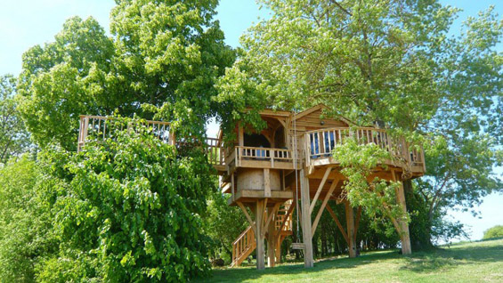 Романтична куќичка на дрво со џакузи