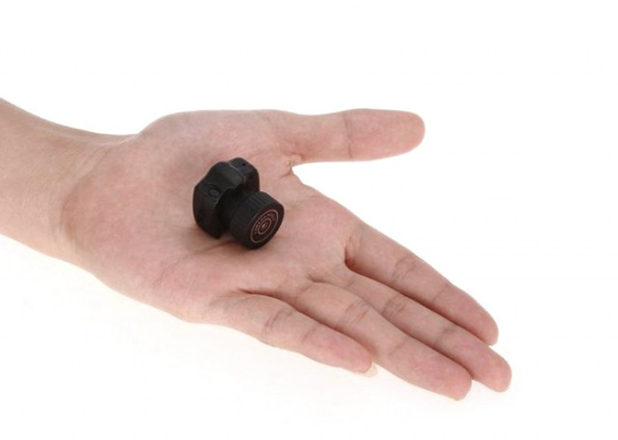 Најмалиот фотоапарат во светот голем колку џамлија