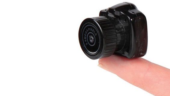 Најмалиот фотоапарат во светот голем колку џамлија