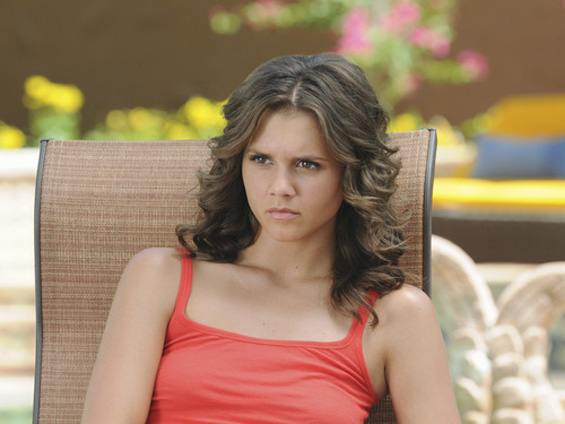 Лажливата игра (The Lying Game)