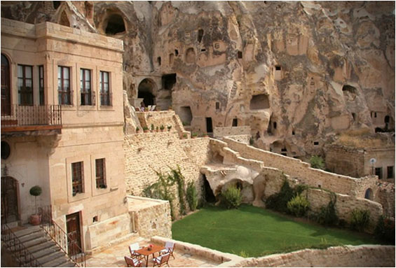 Величествениот пештерски хотел во Турција
