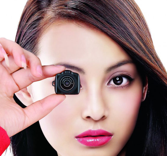 Најмалиот фотоапарат во светот голем колку џамлија