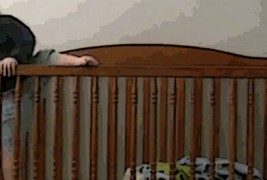 Бебе – нинџа бега од детско креветче