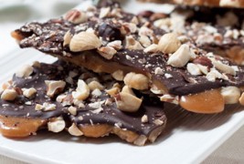 Домашно чоколадо со лешници и карамела