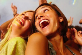 Девојките прескокнуваат оброци за да пијат алкохол и притоа да не се здебелат