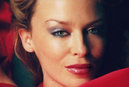 Кајли Миног со заводлив календар за 2012 година