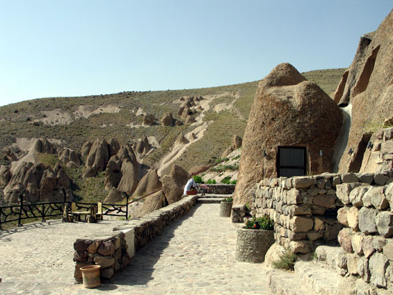 Пештерско село во Иран
