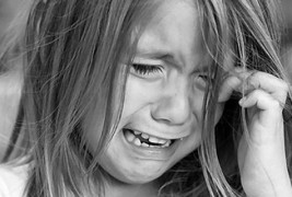 Седумгодишно девојче плаче камени солзи