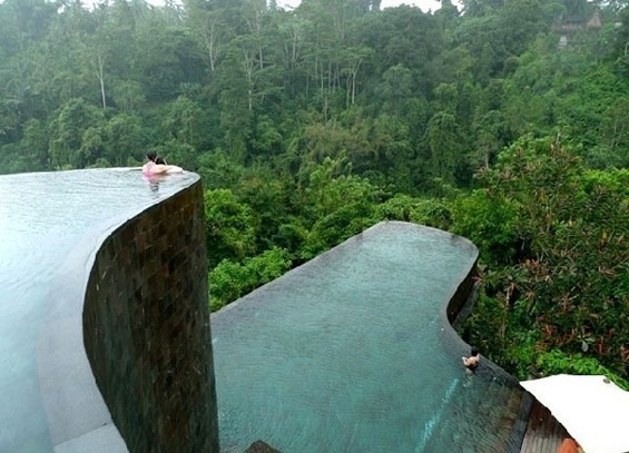 Прекрасен бесконечен базен на две нивоа
