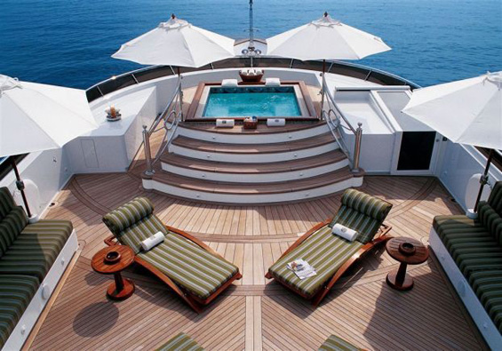 Луксузна јахта за прекрасен одмор