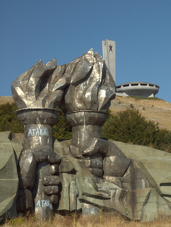 Напуштениот комунистички споменик во Бугарија