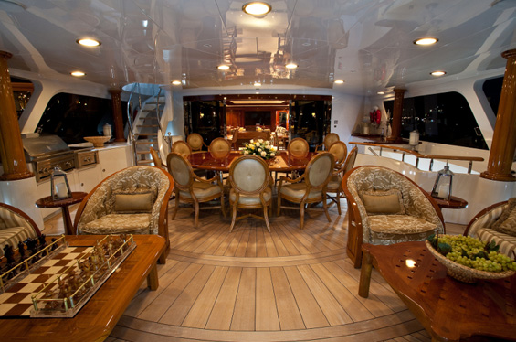 Луксузна јахта за прекрасен одмор