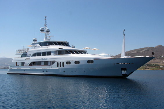 Луксузна јахта за прекрасен одмор